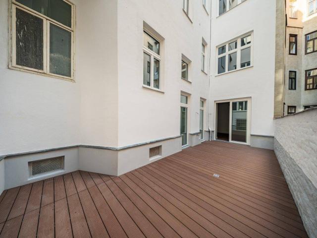 Hofseitiger Erstbezug mit großer Terrasse nächst Donaukanal und Servitenviertel!