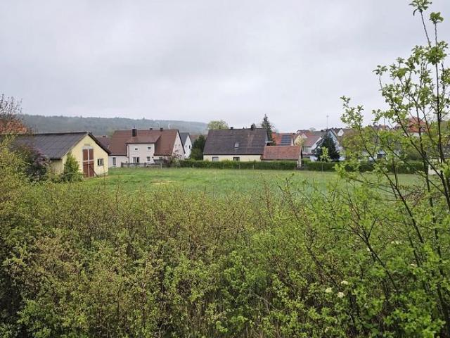 Hofstelle mit Dreifach Garage und Scheunen