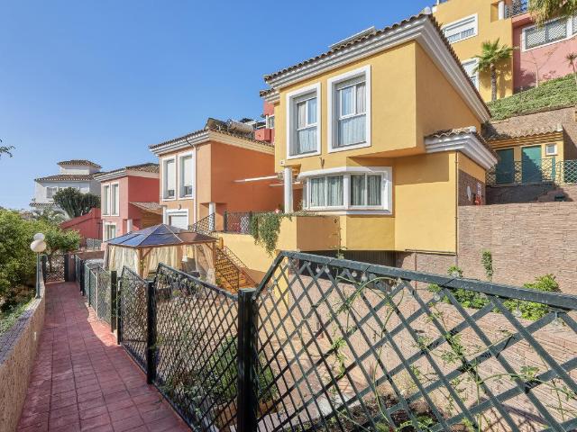 Hogar Adosado Esquina Exclusivo a Solo 400 Metros del Mar 194m² Benalmadena Costa