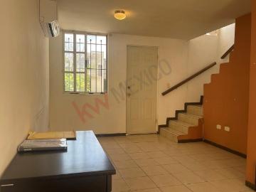 ¡Hogar dulce hogar! Casa en venta en la acogedora colonia Arboledas de Santa Rosa Apodaca'