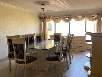 Hogar en Paseos del Bosque, Naucalpan de Juárez – 4 Recámaras y Amplios Espacios