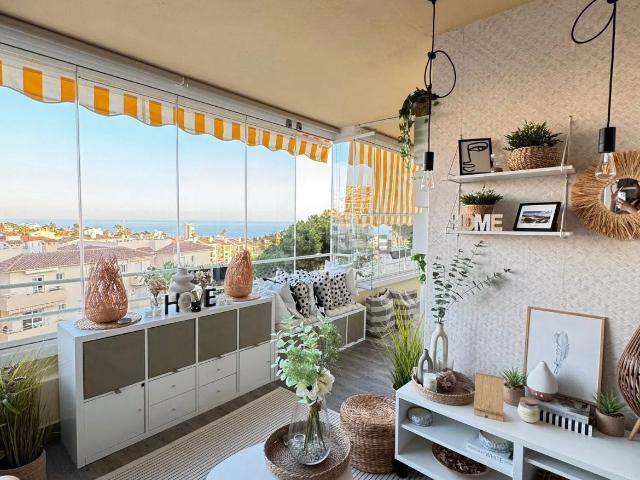 Hogar Renovado y Luminoso con Impresionantes Vistas al Mar en Riviera del Sol