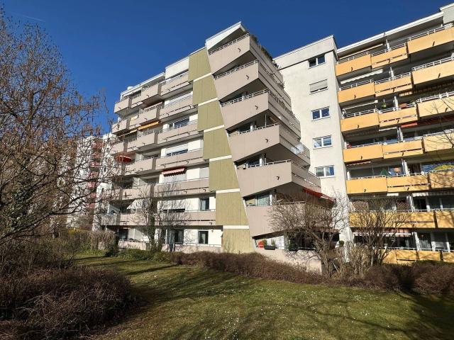 Hoher Wohncomfort in parkähnlicher Anlage, bezugsfr. 4 Zi ETW, großz. Grundr. L Balkon, Aufz 2TG