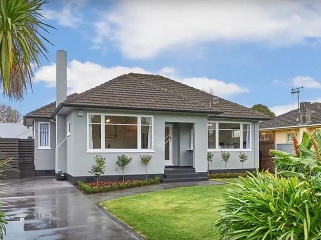 hokowhitu, 3 bedrooms