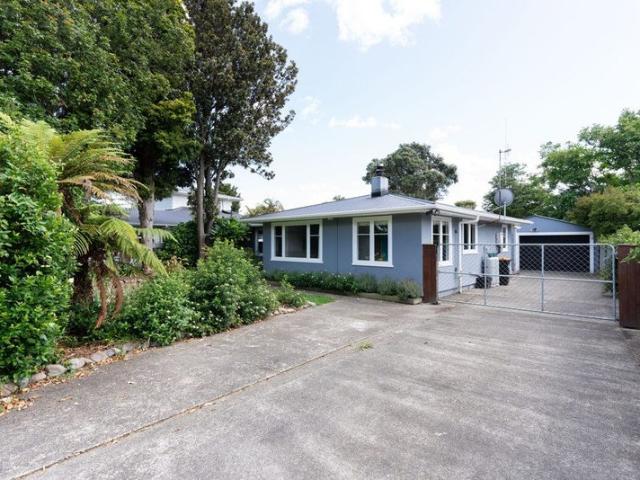 hokowhitu, 3 bedrooms