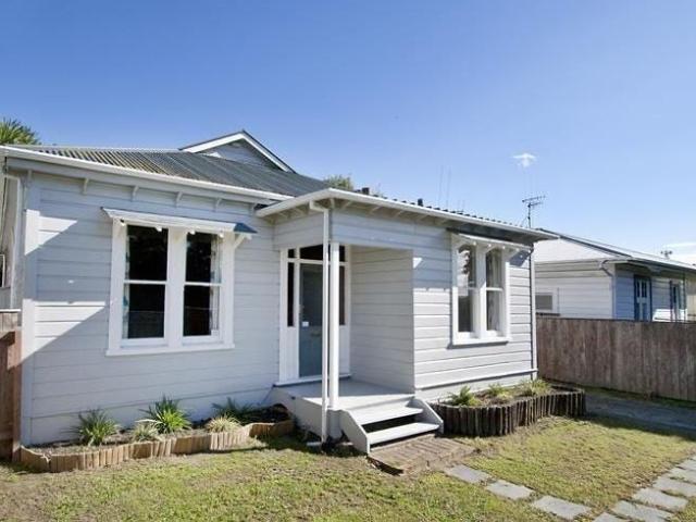 hokowhitu, 3 bedrooms