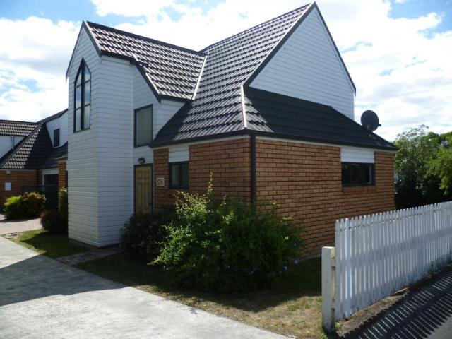 hokowhitu, 3 bedrooms