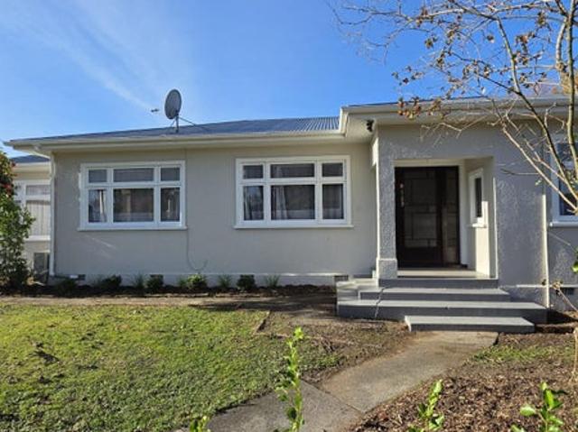 hokowhitu, 4 bedrooms