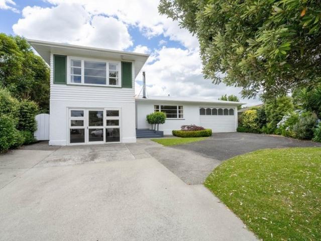 hokowhitu, 4 bedrooms