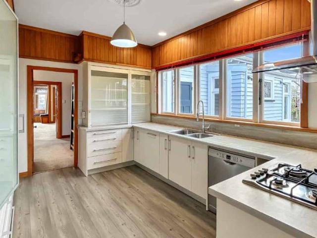 HOKOWHITU 4 BEDROOMS