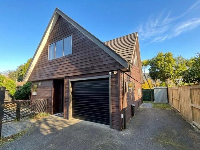 hokowhitu, 4 bedrooms