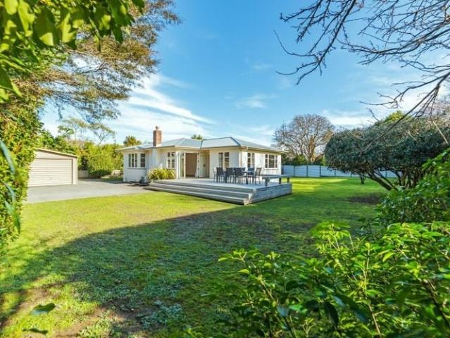 hokowhitu, 4 bedrooms