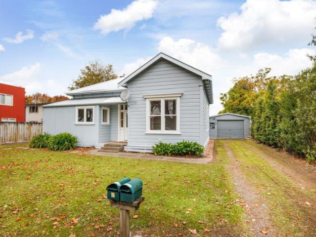 hokowhitu, 4 bedrooms