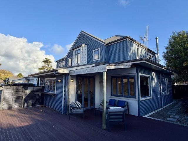 hokowhitu, 5 bedrooms