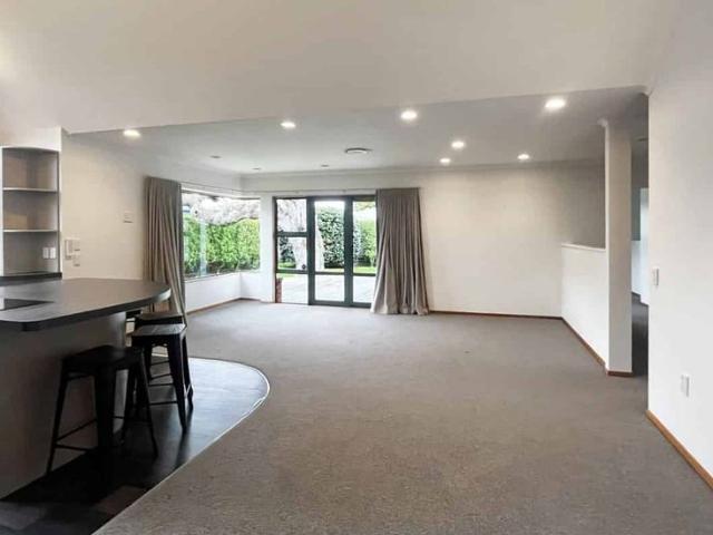 HOKOWHITU FOUR BEDROOMS