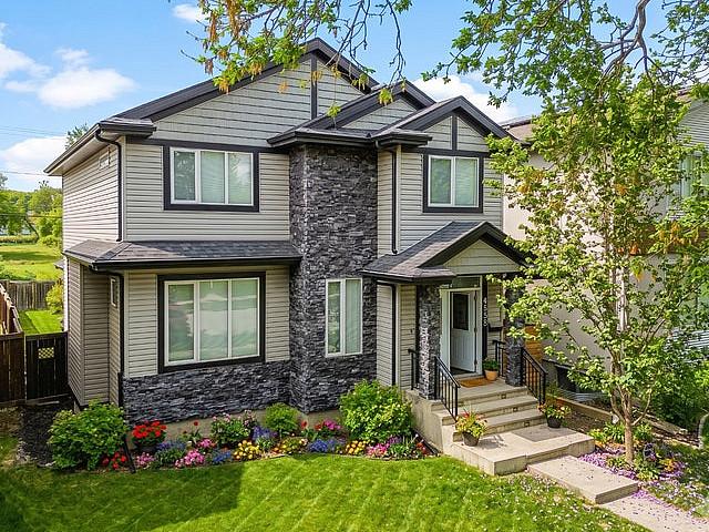 Holyrood 5 Bed 4 Bath W/ Dbl Oversized Garage! Next To Park