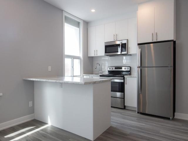 Holbrook Apartments 3 Bedroom Apartment for Rent at 404 Elgin St, Ottawa, ON K2P 1N3 Centretown
