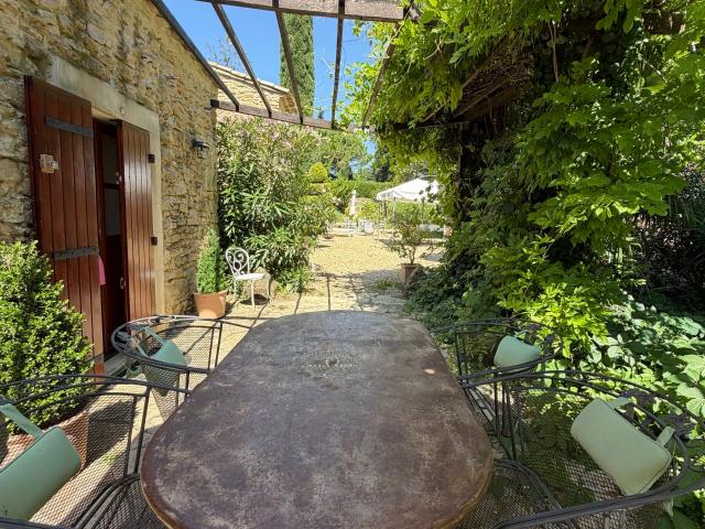 Holiday apartment with 2 rooms for rent in Vénéjan 60 m² | dreamo. Ch