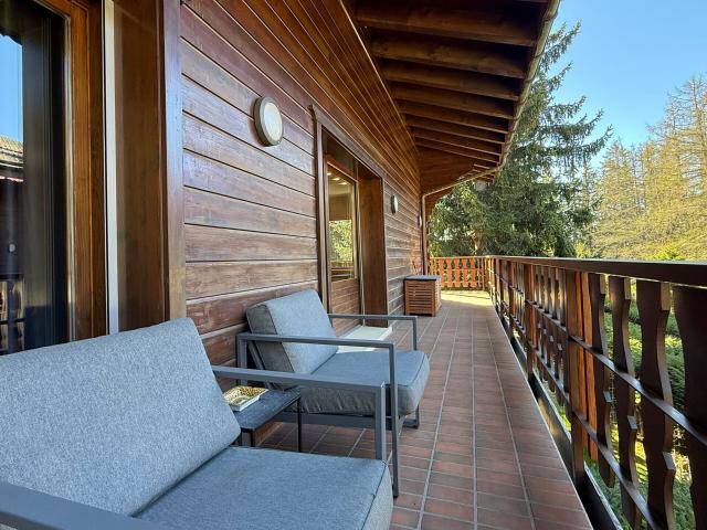 Holiday apartment with 4.5 rooms for rent in Rue des Biolirs 130 m² | dreamo. Ch