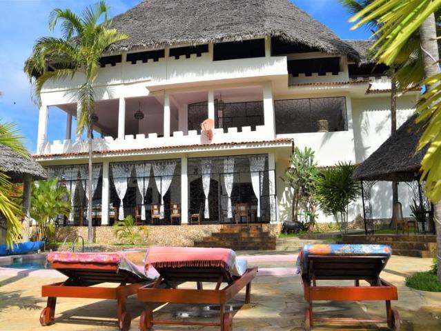 Holiday 5bedroom villa on sale at along jacaranda road watamu