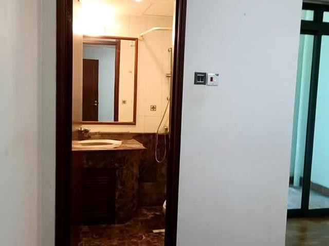 Holland Road D10, Condominium