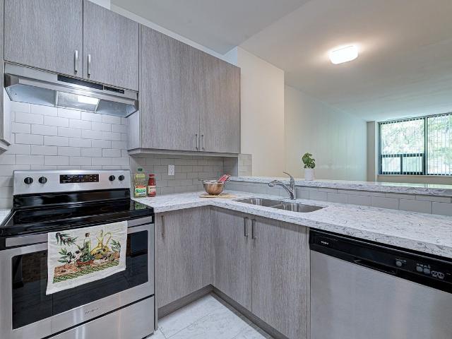 Holly Square Apartments 1 Bedroom Apartment for Rent at 60 Holly Square Apts Toronto, ON M4S 2G7 Davisville Village