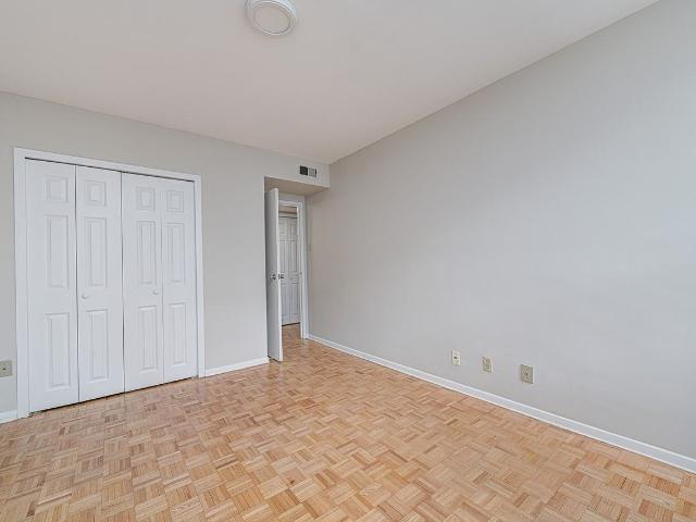 Holly Square Apartments Studio Apartment for Rent at 60 Holly Square Apts Toronto, ON M4S 2G7 Davisville Village
