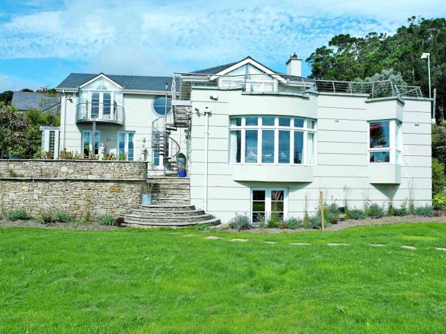 Hollywood Mansion Killiney