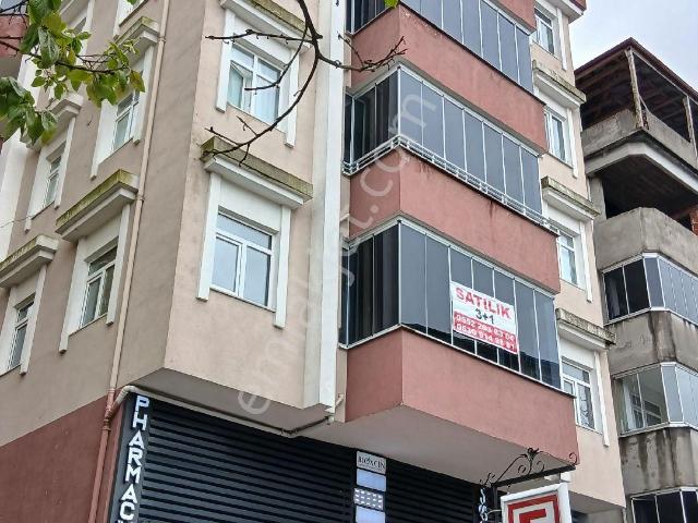 Hopa Kemalpaşa Da Çarşı İçinde