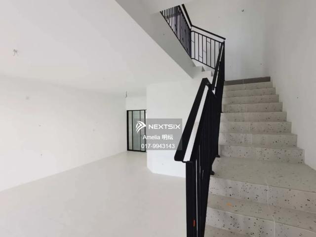 Horizon Hill anjung 只有2排罢了的高山上cluster 全装修出售 可遇不可求