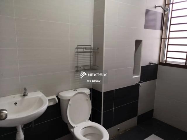 Horizon Hills Canal Garden North 靠近Horizon Mall 和Invitus 国际学校 比较小区的Precinct 22×75 双层排楼【4+1房4厕】包部分家私️ 屋况保持良好 24小时保安区 非常适合家庭自住 Horizon Hills 一直都是最受欢迎的高端住宅区之一️