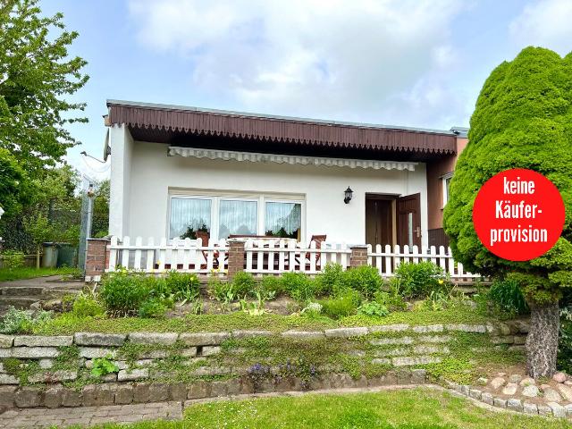 HORN IMMOBILIEN + gepflegter Bungalow in ruhiger Lage mit Carport bei Neubrandenburg