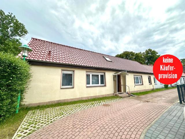 HORN IMMOBILIEN + RESERVIERT+Doppelhaushälfte an der Stadtmauer in Brüssow bei Pasewalk