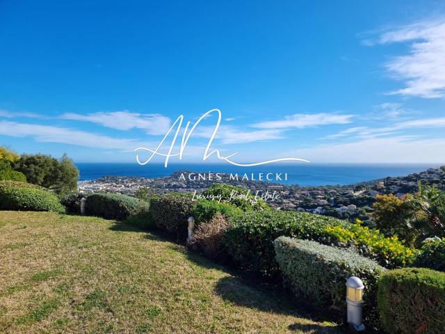 Hors Du Temps Avec Splendide Vue Mer Et Terrain Plat 350m² Cavalaire sur Mer
