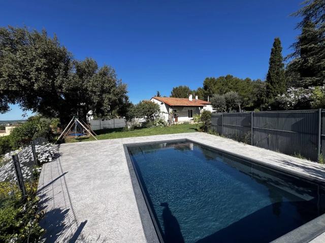 Hors lotissement, avec vue dégagée, villa plain pied, 3 chambres