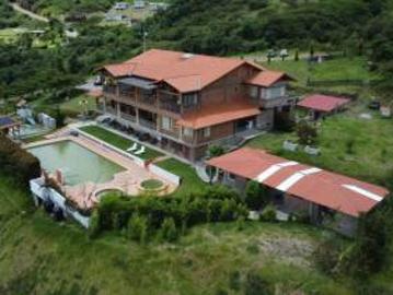 HOSTERIA EN VENTA 1km DE LA VIA PRINCIPAL A CHACHIMBIRO