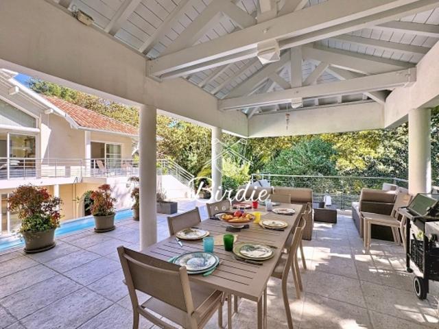 HOSSEGOR CENTRE ET GOLF: MERVEILLEUSE VILLA DE 200m² AVEC PISCINE