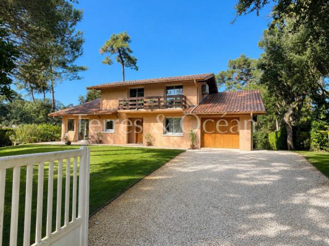 HOSSEGOR CENTRE VILLE EN POSITION DOMINANTE VILLA FAMILIALE