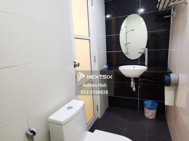 Hot commercial area Nearby residential & CIMB bank Strategic business location