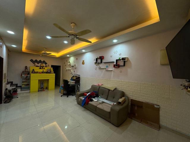 hot area TMN PERMAS JAYA near CIQ single storey terrace fully reno