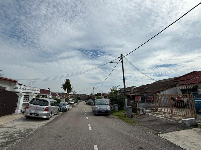 hot area TMN UNGKU TUN AMINAH jln PAHLAWAN single storey terrace origi