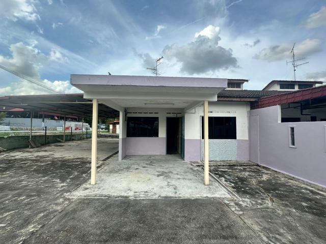 Hot Area Johor Jaya Jalan Anggerik Corner Single Storey House