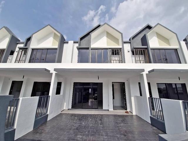 HOT AREA KLIA Rumah Besar 22x70 24x70 Akses Mudah ke Highway