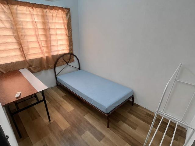 Hot OfferRoom With Air Con ❄️ At Kampung Tunku, Petaling JayaNear To【LRT】Taman Bahagia