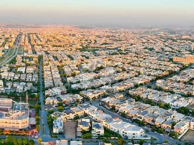 Hot Location' * 10 Marla * Prime Location Plot For Sale In Golf View Residencies Block Bahria Town