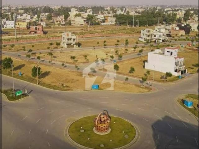 Hot location 10Marla plot for sale in phase 4 Bahria orchard lahore