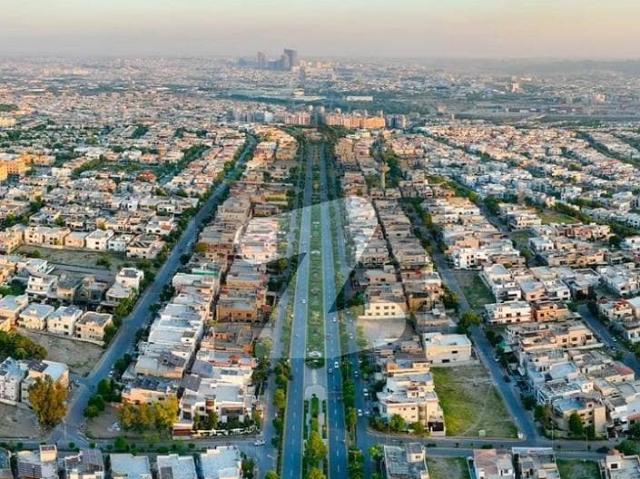 Hot Location' *5 Marla* Prime Location plot for sale in Golf view Residencies Block Bahria Town