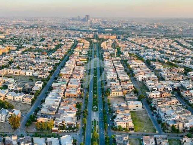 Hot Location' *5 Marla* Prime Location Plot For Sale In Golf View Residencies Block Bahria Town