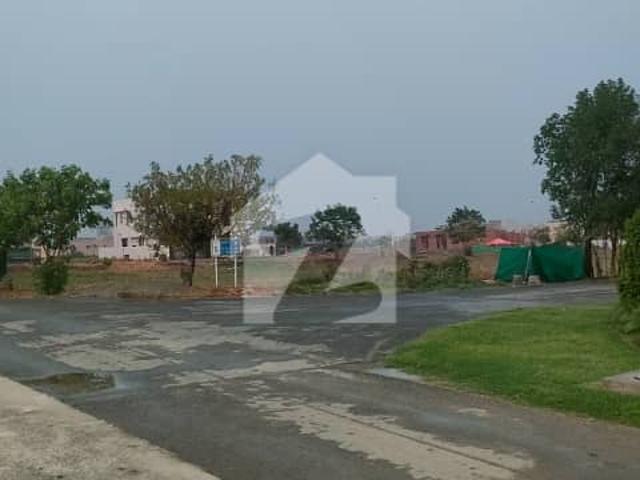 Hot Location 70' Road Direct Approach 150' Road Walking Distance Carrefour and Near Raya Fairways