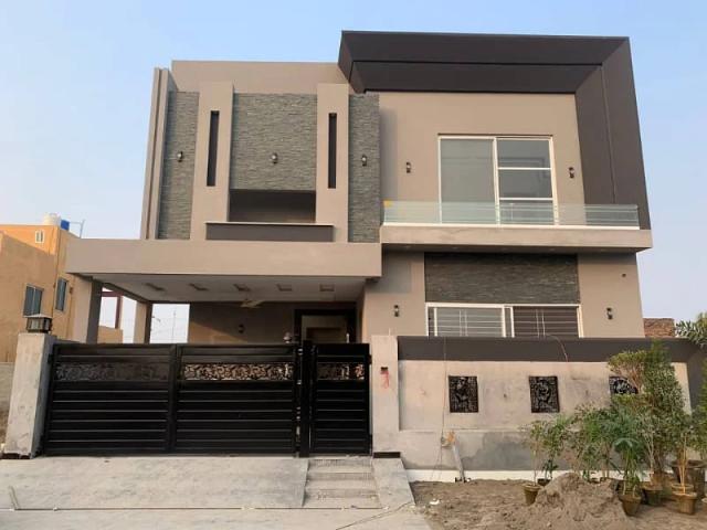 Hot Location 9 Marla Modern and Luxury House For Sale Lahore Bankers Avenue ID 86407